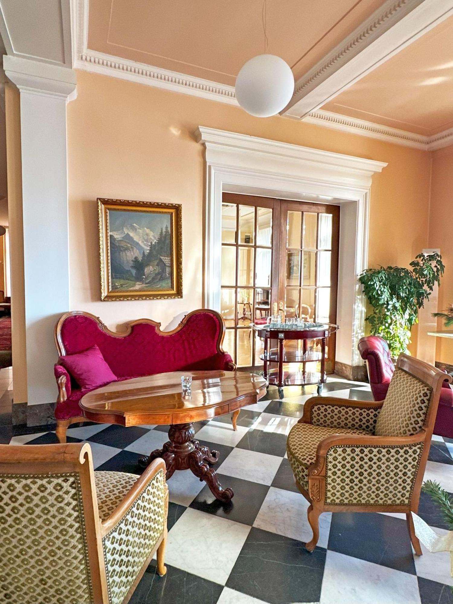 Royal Hotel