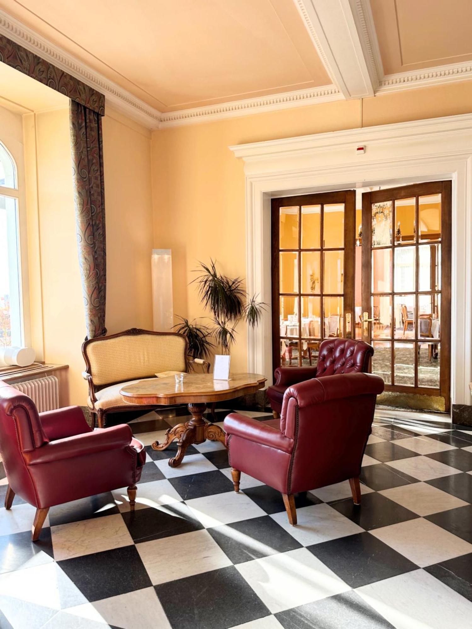 Royal Hotel